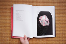 画像をギャラリービューアに読み込む, Shirin Neshat