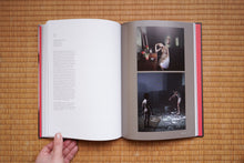 画像をギャラリービューアに読み込む, Shirin Neshat