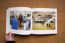 画像をギャラリービューアに読み込む, Okinawan Portraits 2012-2016