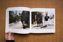 画像をギャラリービューアに読み込む, Okinawan Portraits 2012-2016
