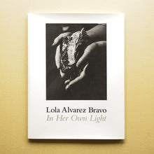 画像をギャラリービューアに読み込む, Lola Alvarez Bravo: In Her Own Light
